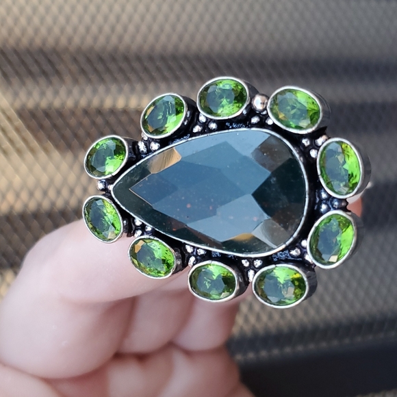New Oversized Faceted Bloodstone and Peridot 925 Silver Ring. - Picture 9 of 16